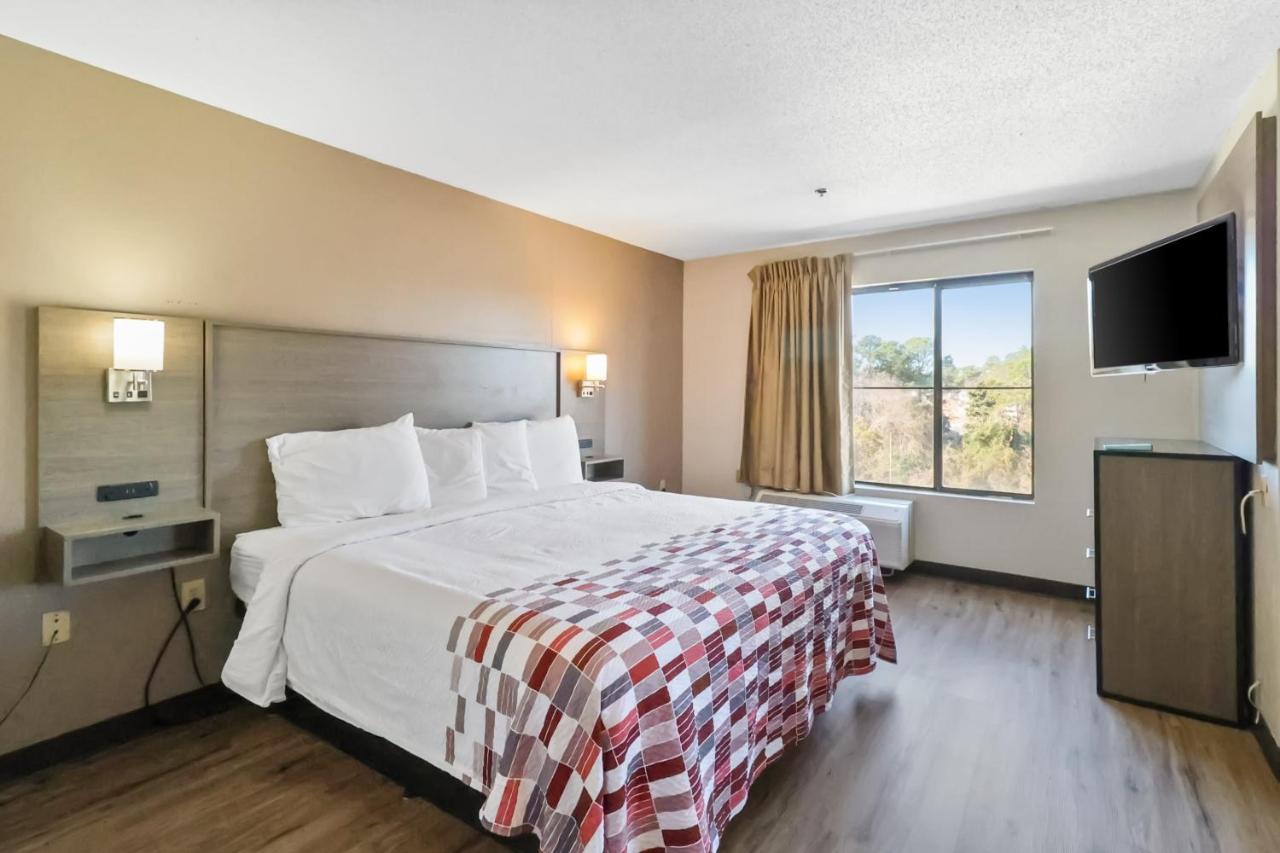 Red Roof Inn & Suites Fayetteville-Fort Bragg Екстер'єр фото