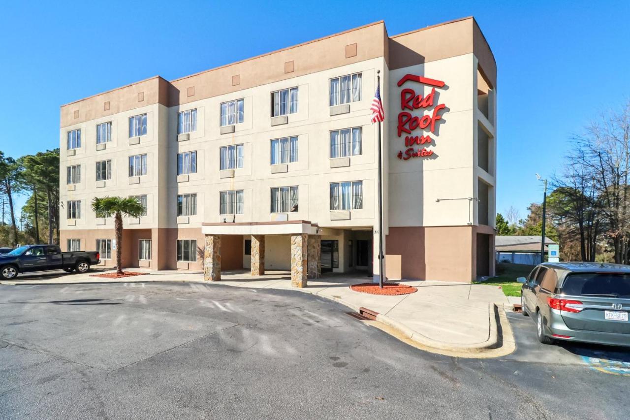 Red Roof Inn & Suites Fayetteville-Fort Bragg Екстер'єр фото