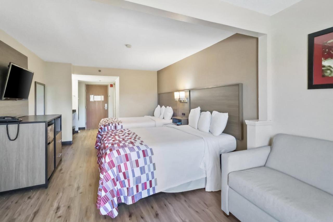 Red Roof Inn & Suites Fayetteville-Fort Bragg Екстер'єр фото