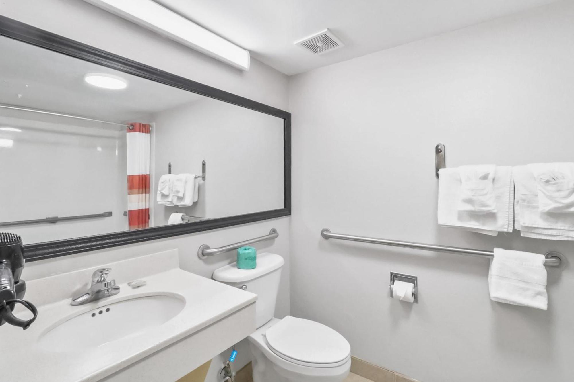 Red Roof Inn & Suites Fayetteville-Fort Bragg Екстер'єр фото