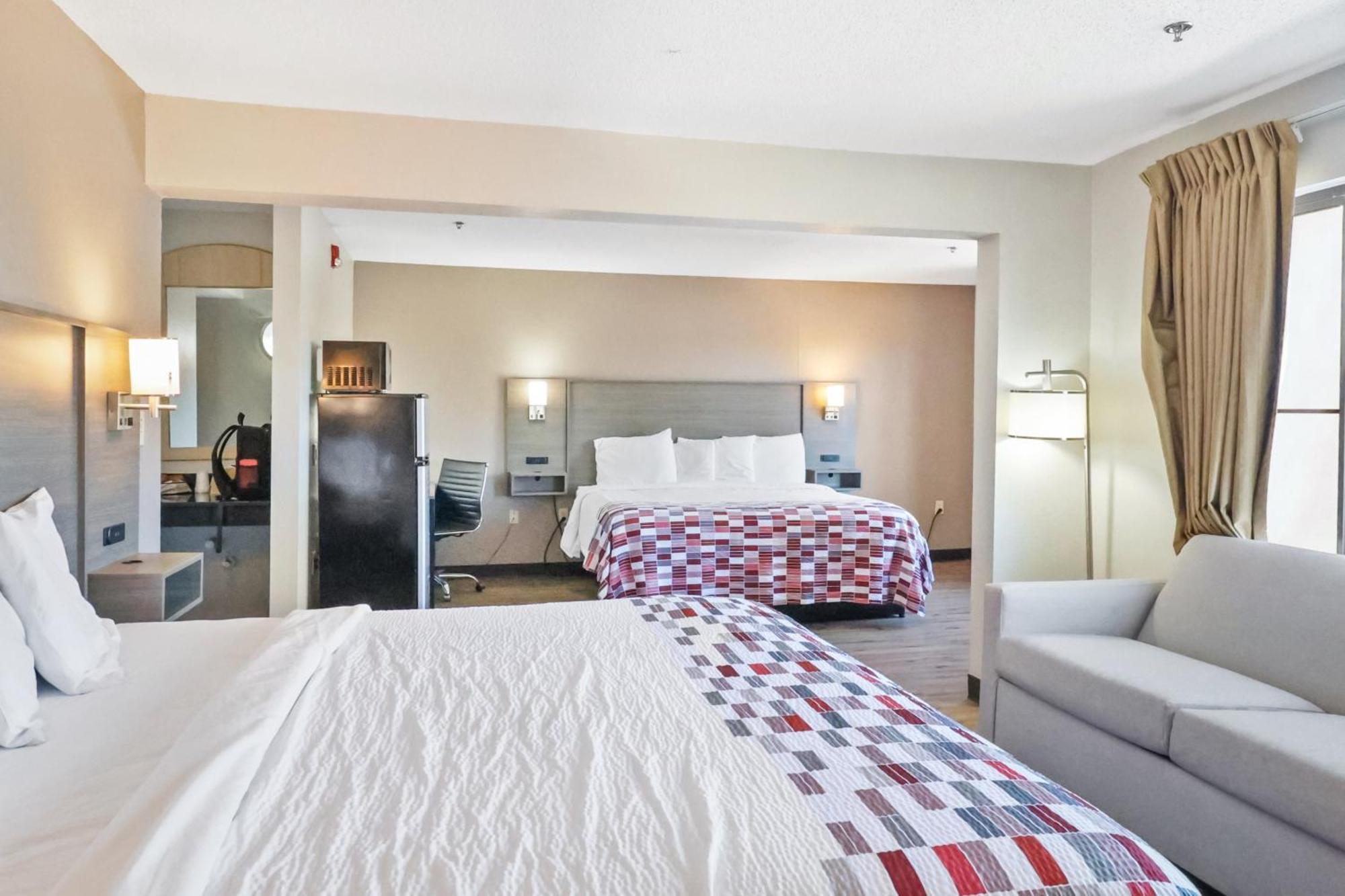 Red Roof Inn & Suites Fayetteville-Fort Bragg Екстер'єр фото