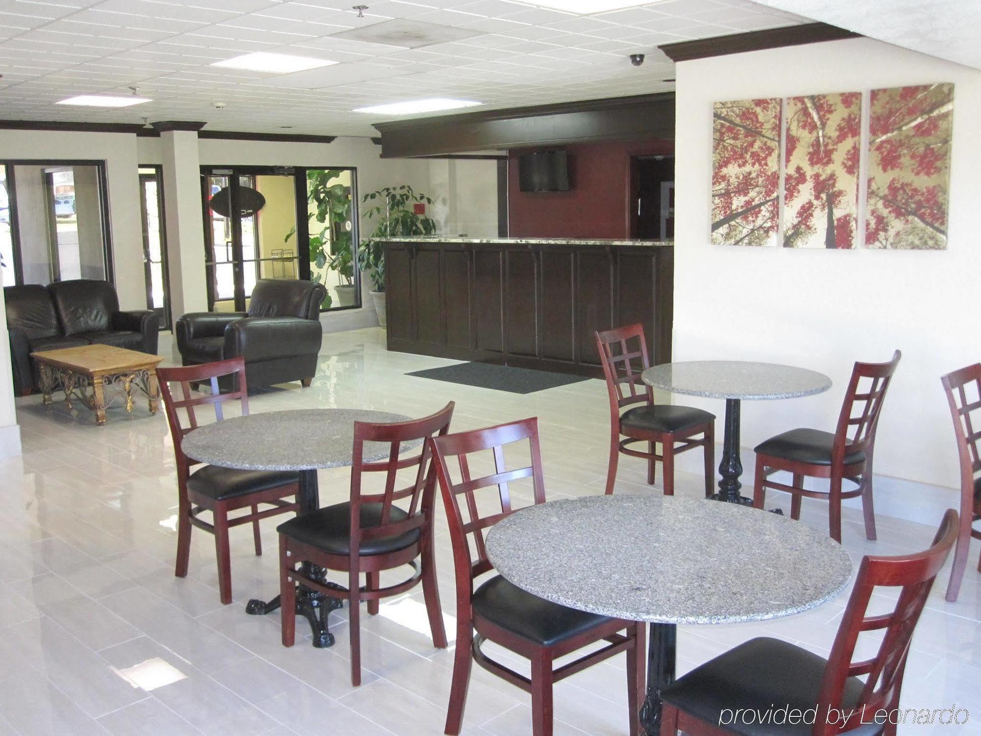 Red Roof Inn & Suites Fayetteville-Fort Bragg Екстер'єр фото