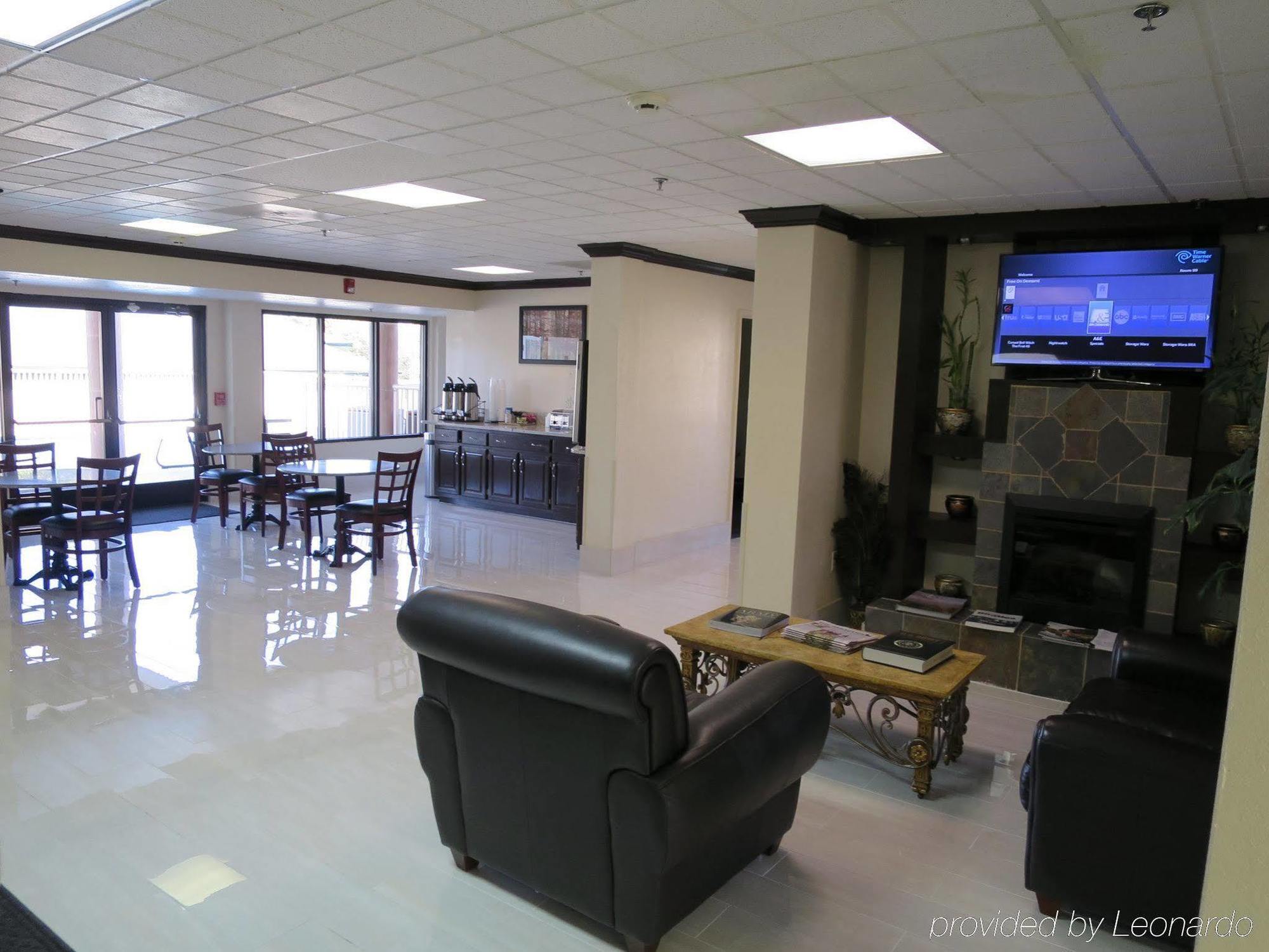 Red Roof Inn & Suites Fayetteville-Fort Bragg Екстер'єр фото