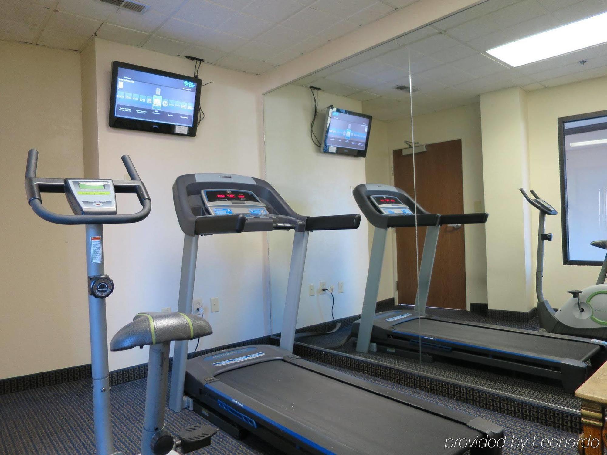 Red Roof Inn & Suites Fayetteville-Fort Bragg Екстер'єр фото