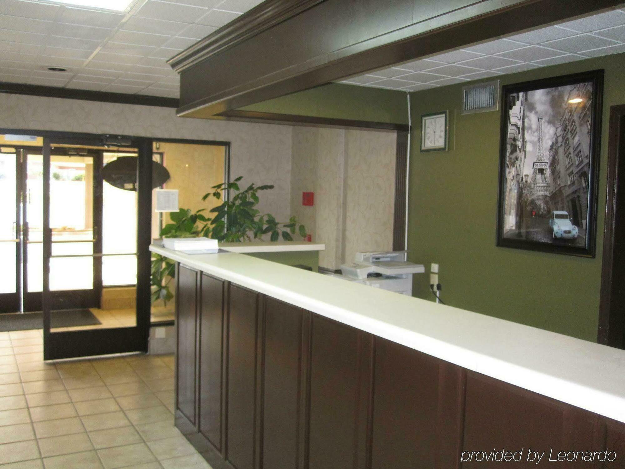 Red Roof Inn & Suites Fayetteville-Fort Bragg Екстер'єр фото